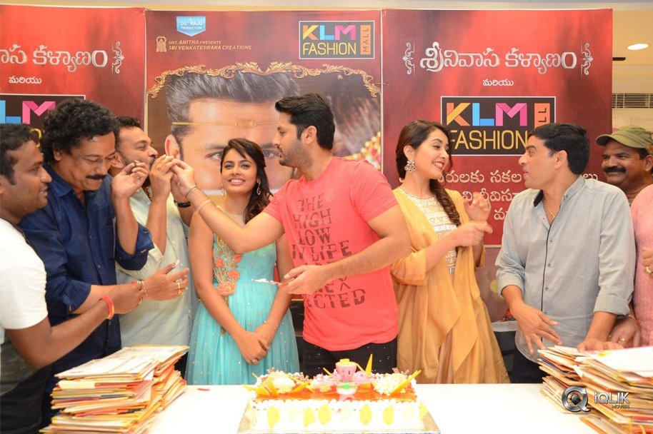 Srinivasa-Kalyanam-Team-at-KLM-Fashion-Mall